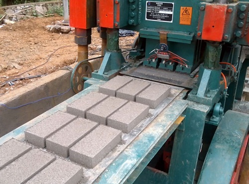 普通混凝凝土小型空心砌塊生產(chǎn)設(shè)備